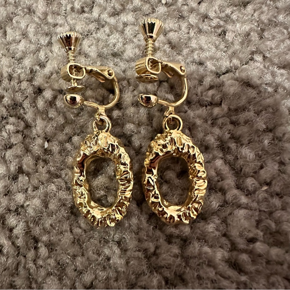 Clip On Oval Textured Gold Tone Hoops Screw Backs Earrings